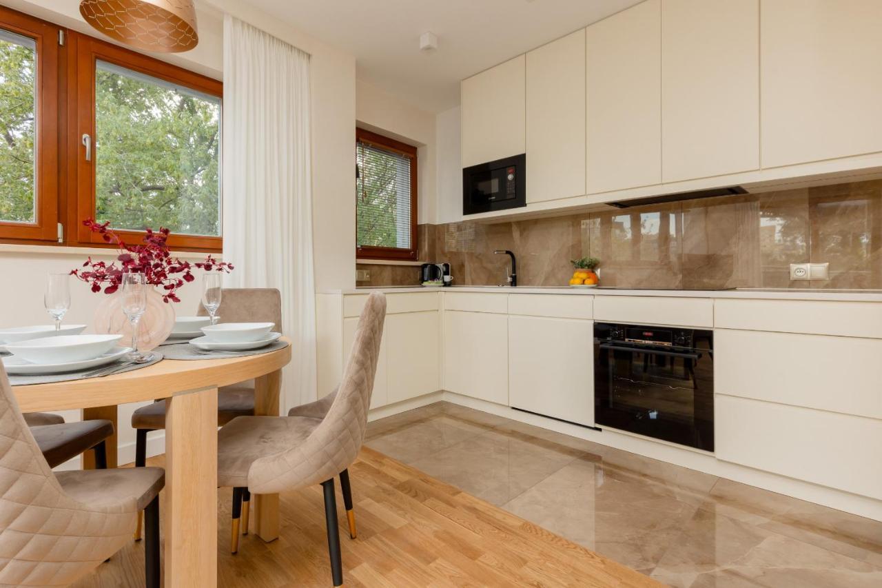 Deluxe Apartment Wronia 45 With Ac, Parking & Balcony By Renters Prestige Varsó Kültér fotó