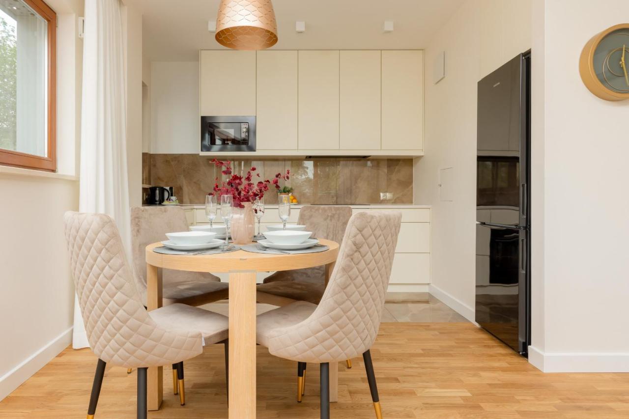 Deluxe Apartment Wronia 45 With Ac, Parking & Balcony By Renters Prestige Varsó Kültér fotó