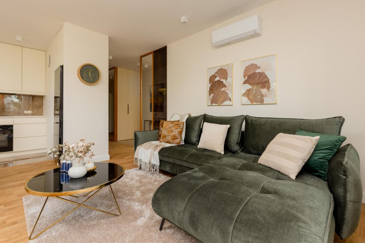 Deluxe Apartment Wronia 45 With Ac, Parking & Balcony By Renters Prestige Varsó Kültér fotó