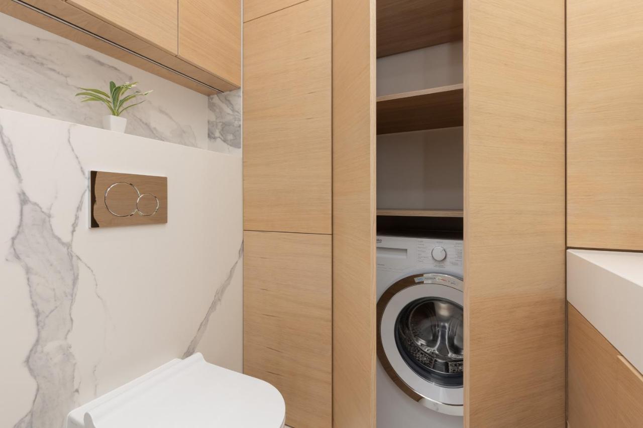 Deluxe Apartment Wronia 45 With Ac, Parking & Balcony By Renters Prestige Varsó Kültér fotó