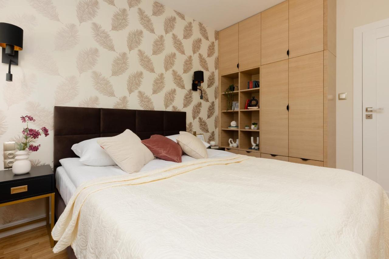 Deluxe Apartment Wronia 45 With Ac, Parking & Balcony By Renters Prestige Varsó Kültér fotó