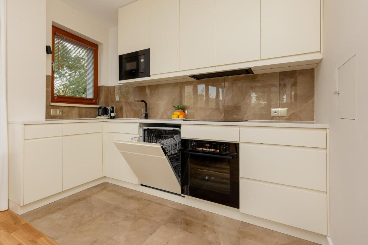 Deluxe Apartment Wronia 45 With Ac, Parking & Balcony By Renters Prestige Varsó Kültér fotó